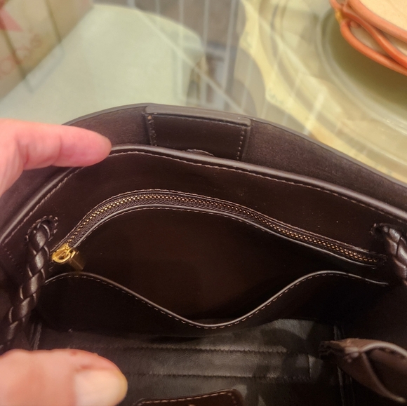 Chic Brown Woven Leather Shoulder Bag with Gold Accent - Picture 3 of 5